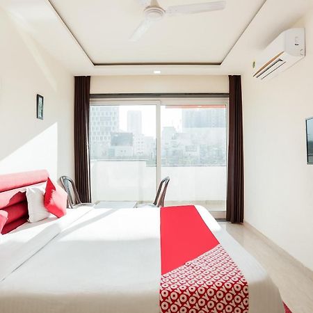 Oyo 65118 Hotel Vatika 古尔冈 外观 照片