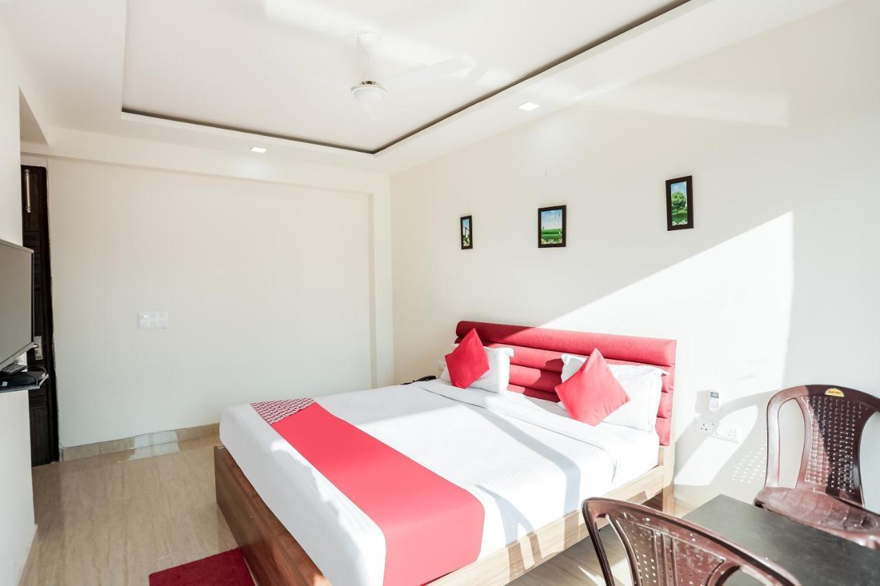 Oyo 65118 Hotel Vatika 古尔冈 外观 照片