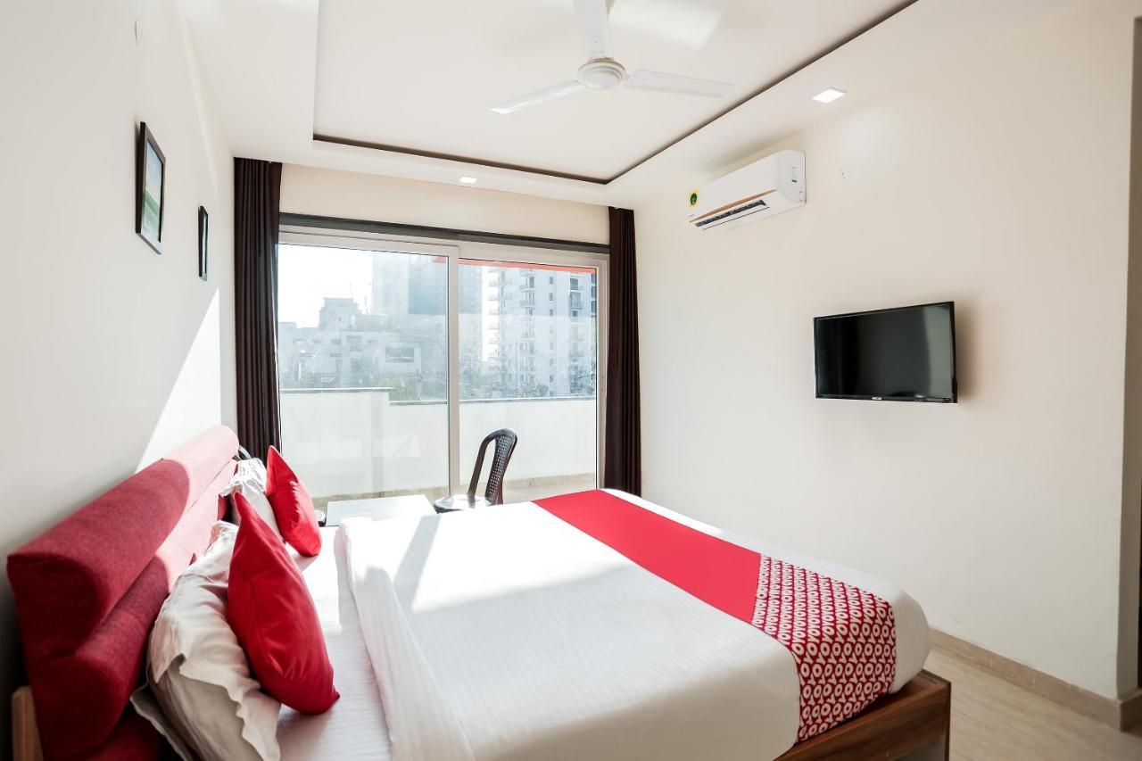 Oyo 65118 Hotel Vatika 古尔冈 外观 照片