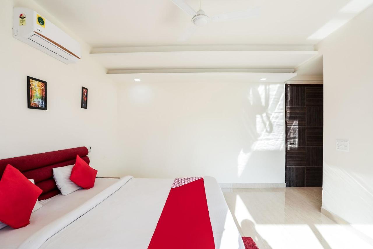 Oyo 65118 Hotel Vatika 古尔冈 外观 照片