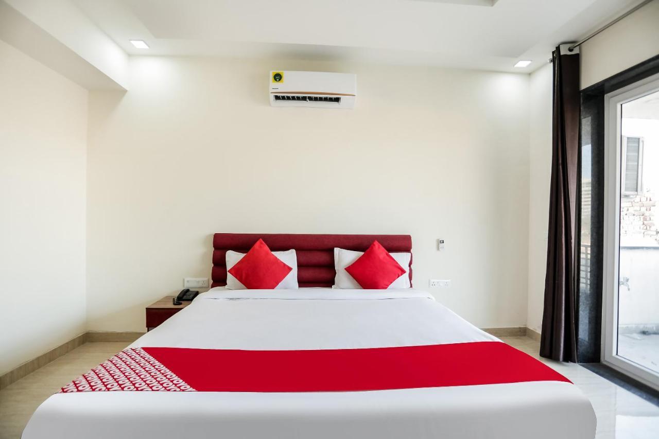 Oyo 65118 Hotel Vatika 古尔冈 外观 照片