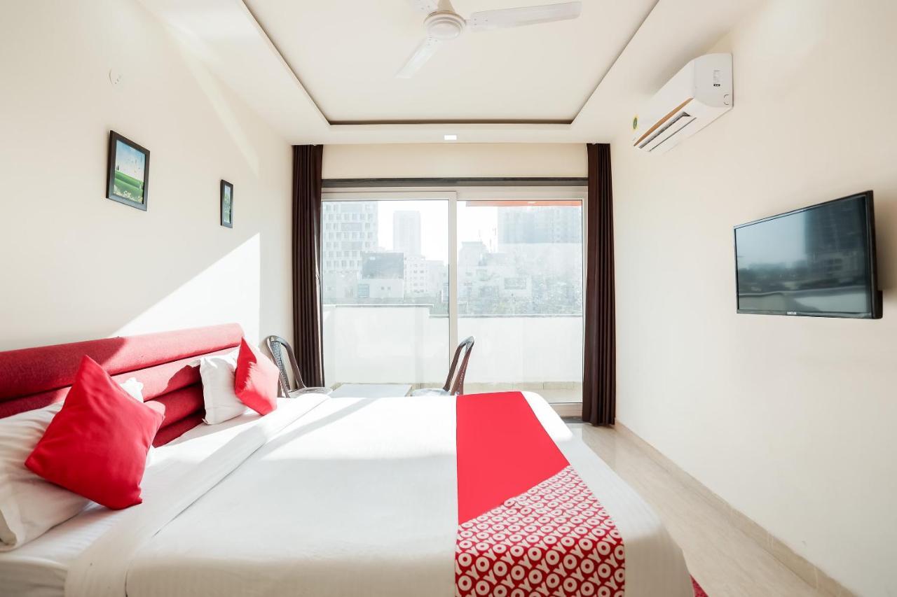 Oyo 65118 Hotel Vatika 古尔冈 外观 照片