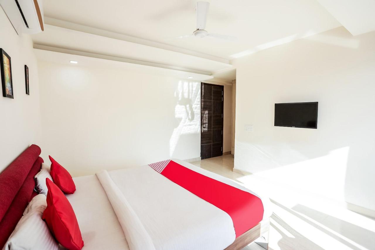 Oyo 65118 Hotel Vatika 古尔冈 外观 照片