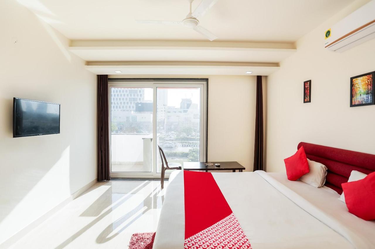 Oyo 65118 Hotel Vatika 古尔冈 外观 照片