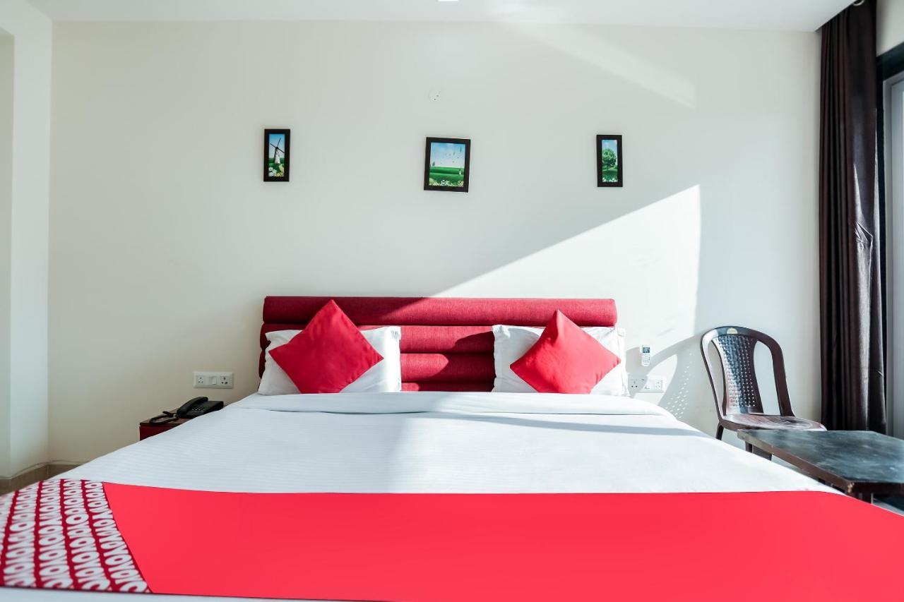 Oyo 65118 Hotel Vatika 古尔冈 外观 照片
