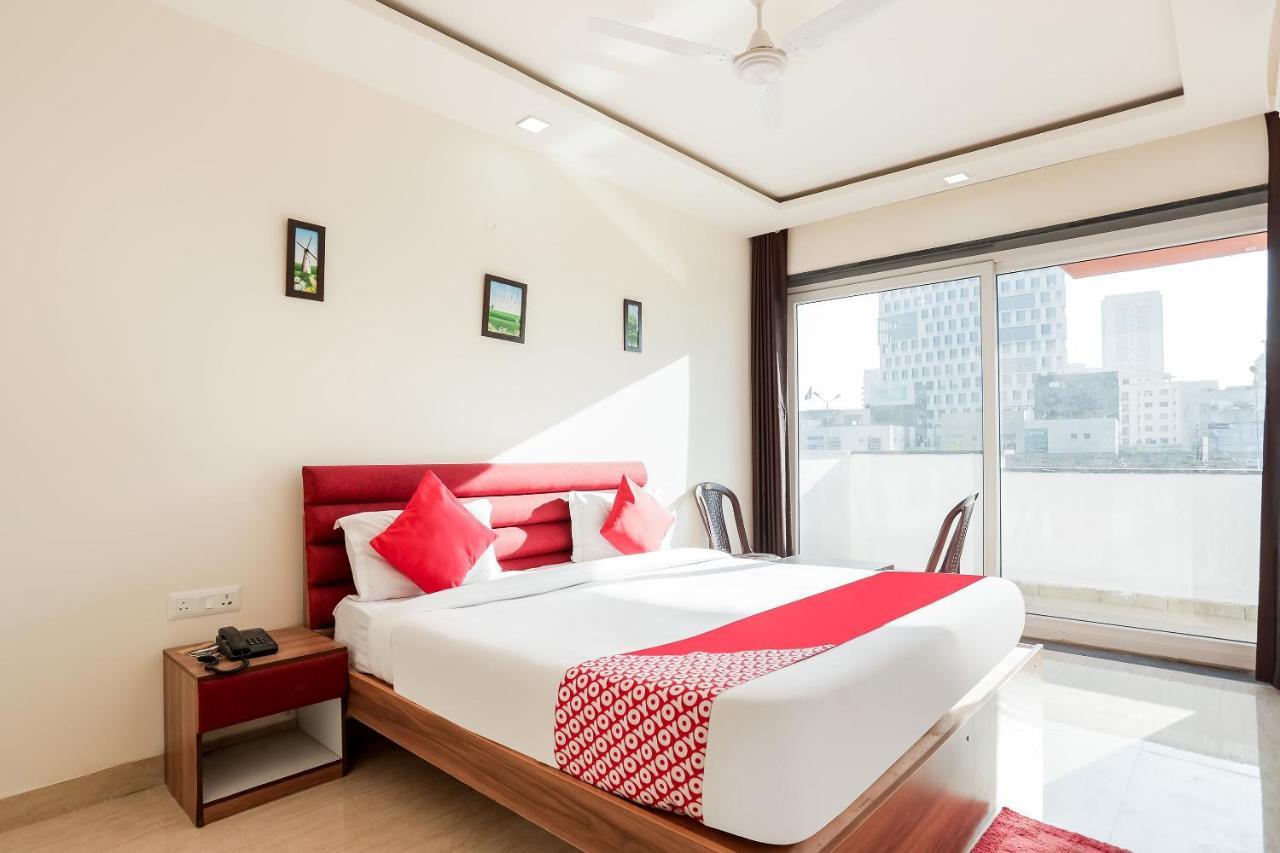 Oyo 65118 Hotel Vatika 古尔冈 外观 照片